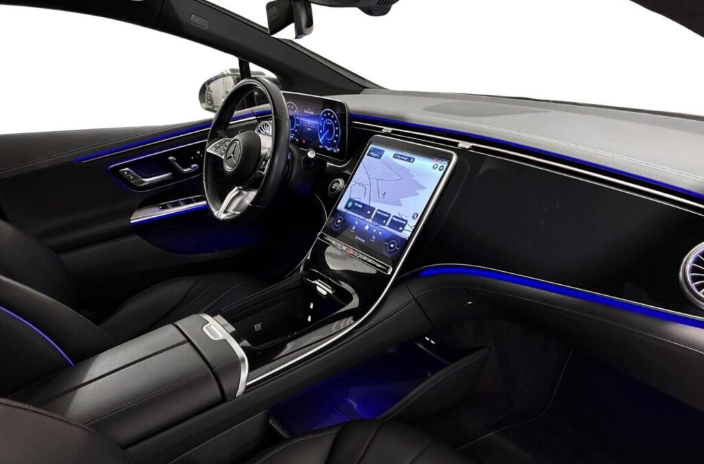 Mercedes-Benz EQE 2023 Punainen