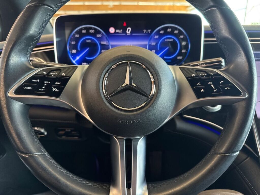 Mercedes-Benz EQE 2023 Punainen