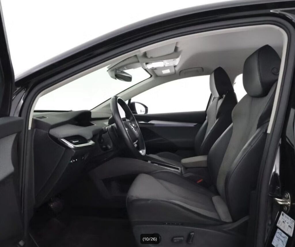 Skoda Enyaq 2023 Musta (Black Magic Pearl Effect)