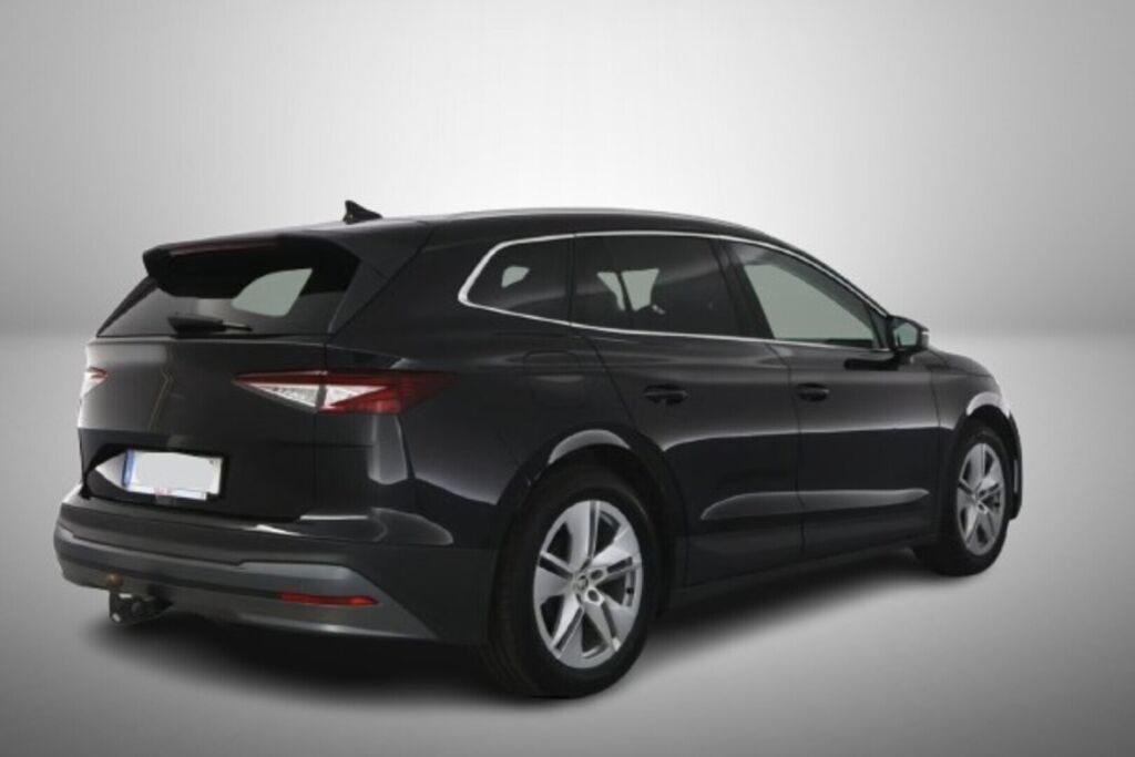 Skoda Enyaq 2023 Musta (Black Magic Pearl Effect)