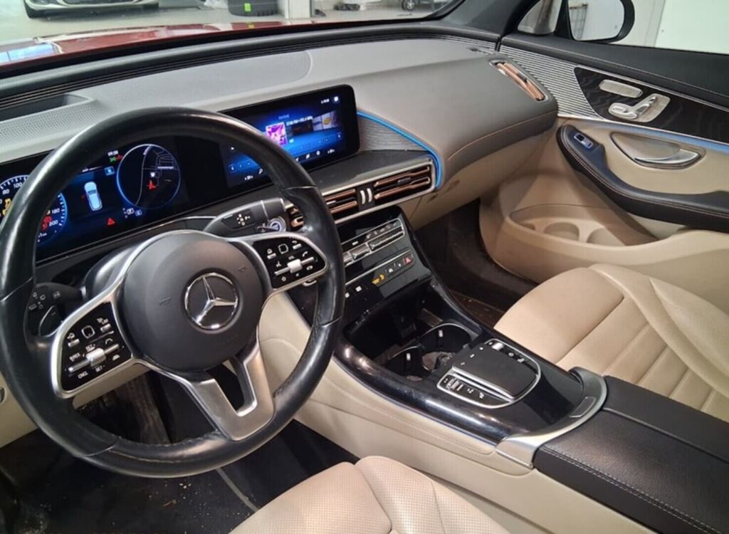 Mercedes-Benz EQC 2021 Punainen