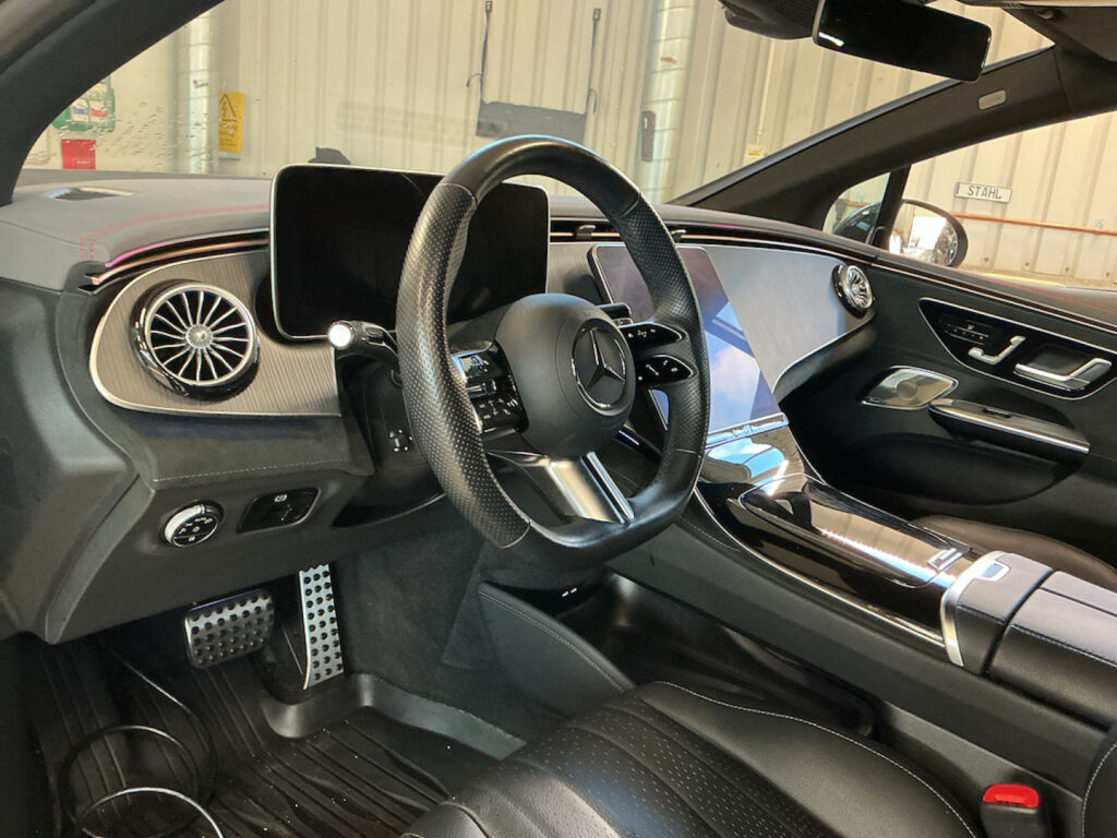 Mercedes-Benz EQE 2023 Metalli musta(Obsidianmusta)