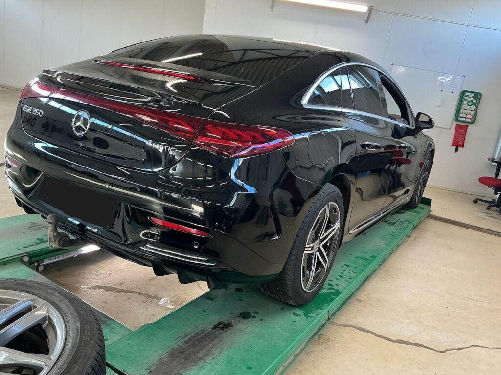 Mercedes-Benz EQE 2023 Metalli musta(Obsidianmusta)