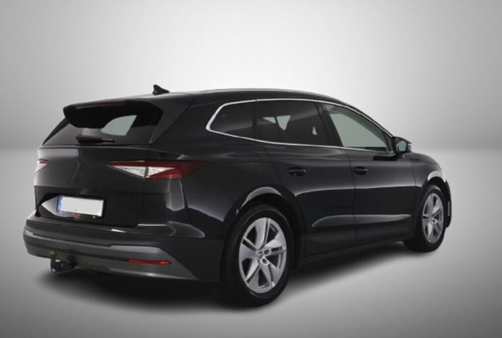 Skoda Enyaq 2023 Musta (Black Magic Pearl Effect)