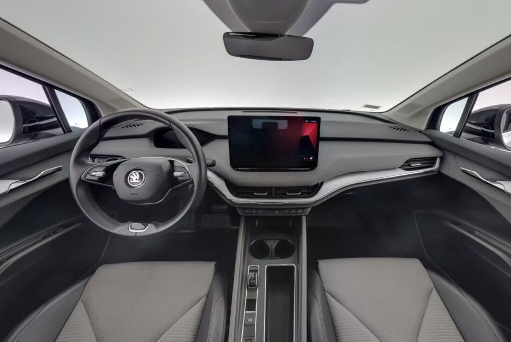 Skoda Enyaq 2023 Musta (Black Magic Pearl Effect)