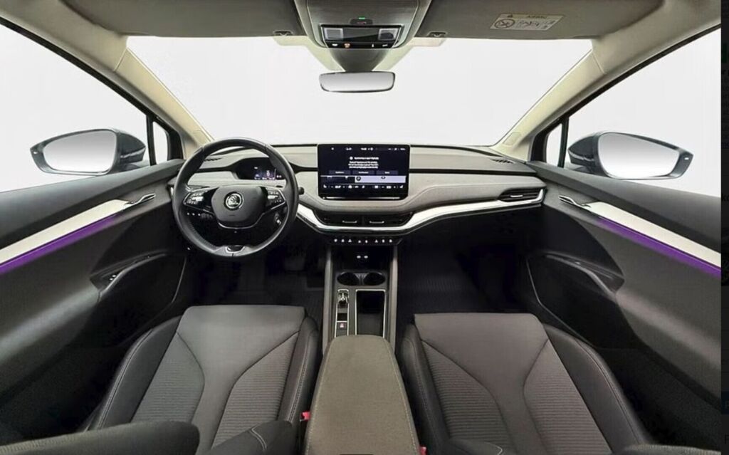 Skoda Enyaq 2023 Musta