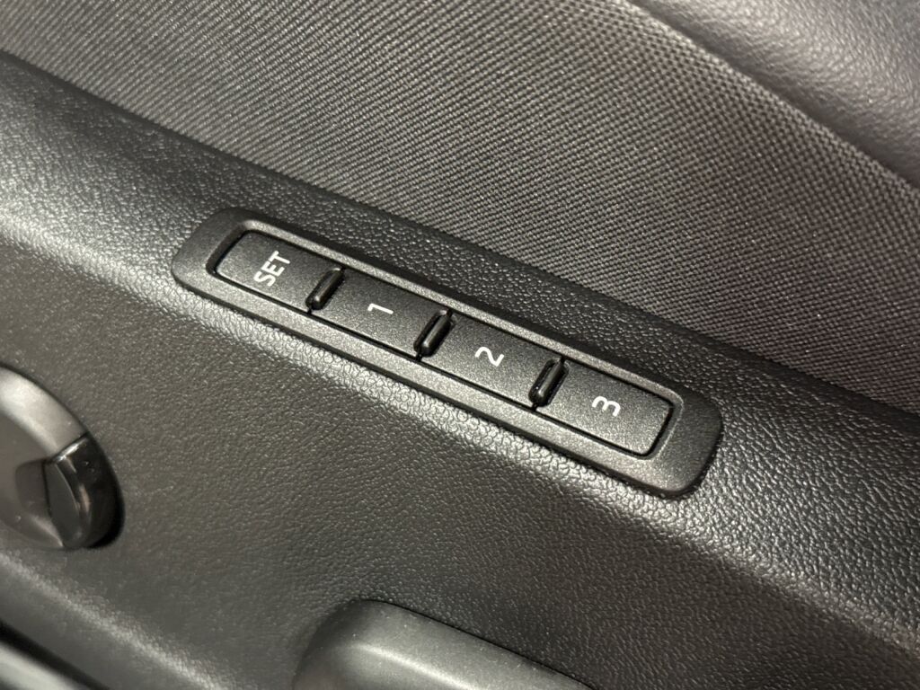 Skoda Enyaq 2024 Brilliant Silver Metallic