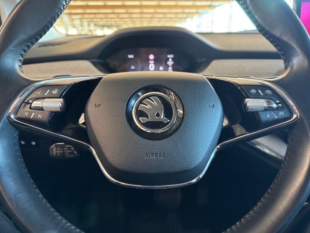 Skoda Enyaq 2022 Valkoinen