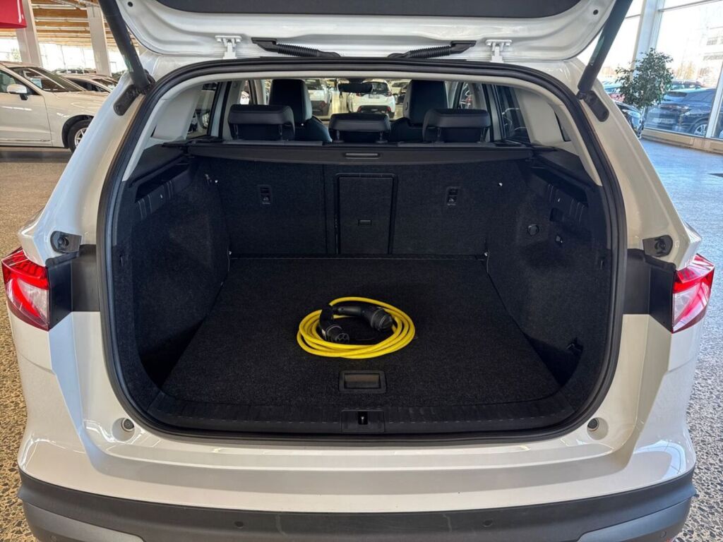 Skoda Enyaq 2022 Valkoinen