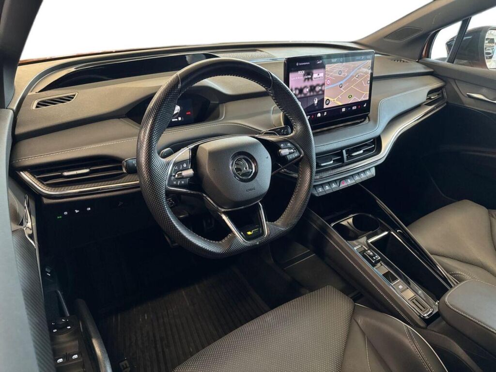 Skoda Enyaq 2023 Oranssi