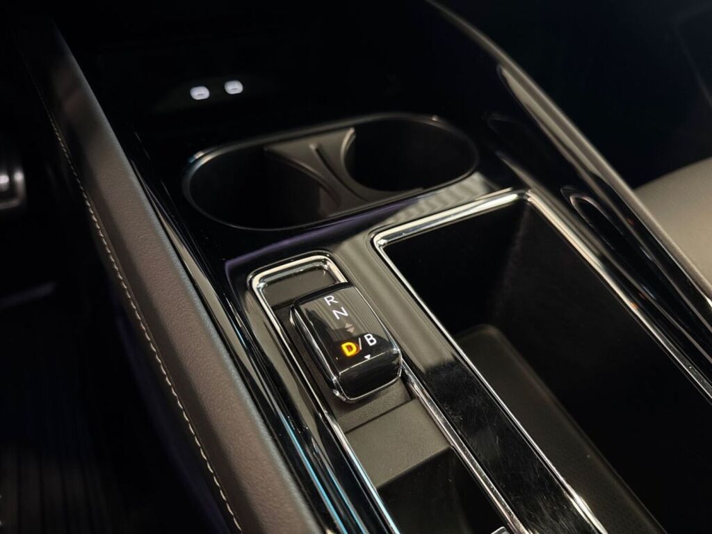 Skoda Enyaq 2023 Oranssi