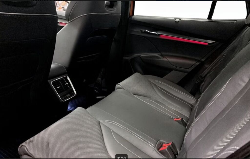 Skoda Enyaq 2023 Oranssi