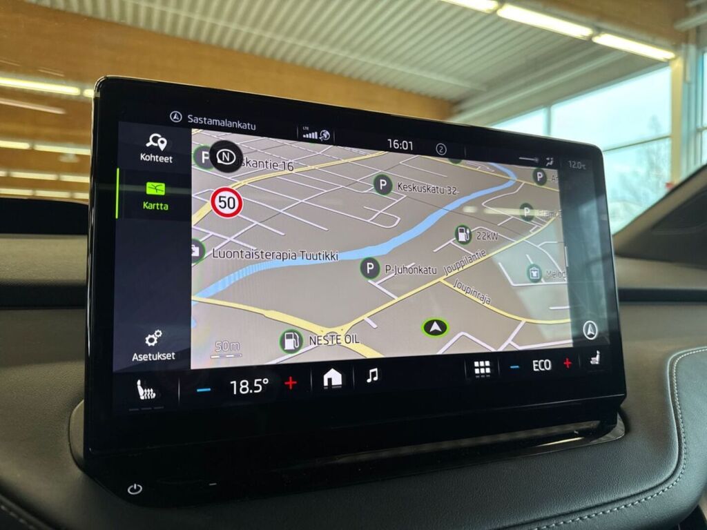 Skoda Enyaq 2023 Oranssi