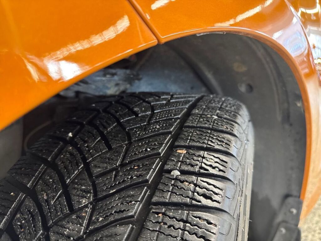 Skoda Enyaq 2023 Oranssi