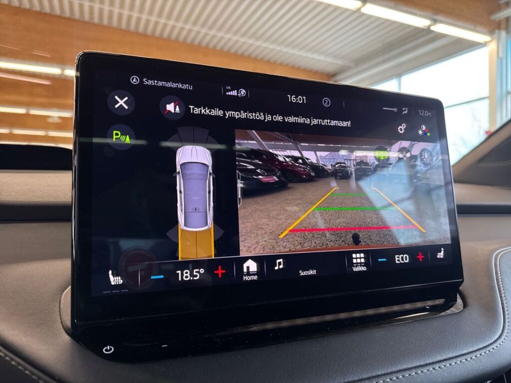 Skoda Enyaq 2023 Oranssi