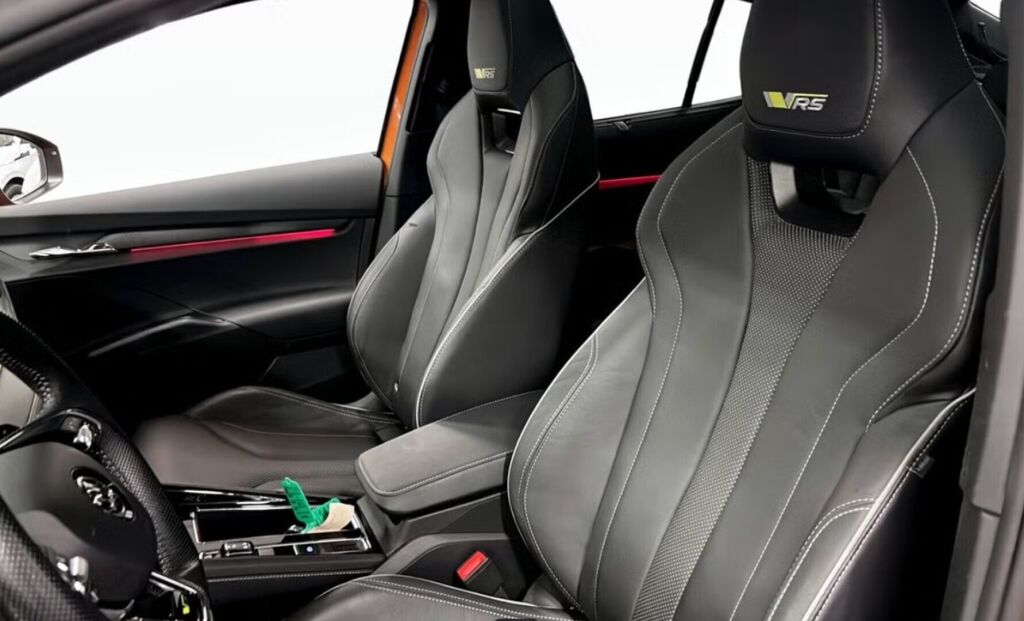 Skoda Enyaq 2023 Oranssi