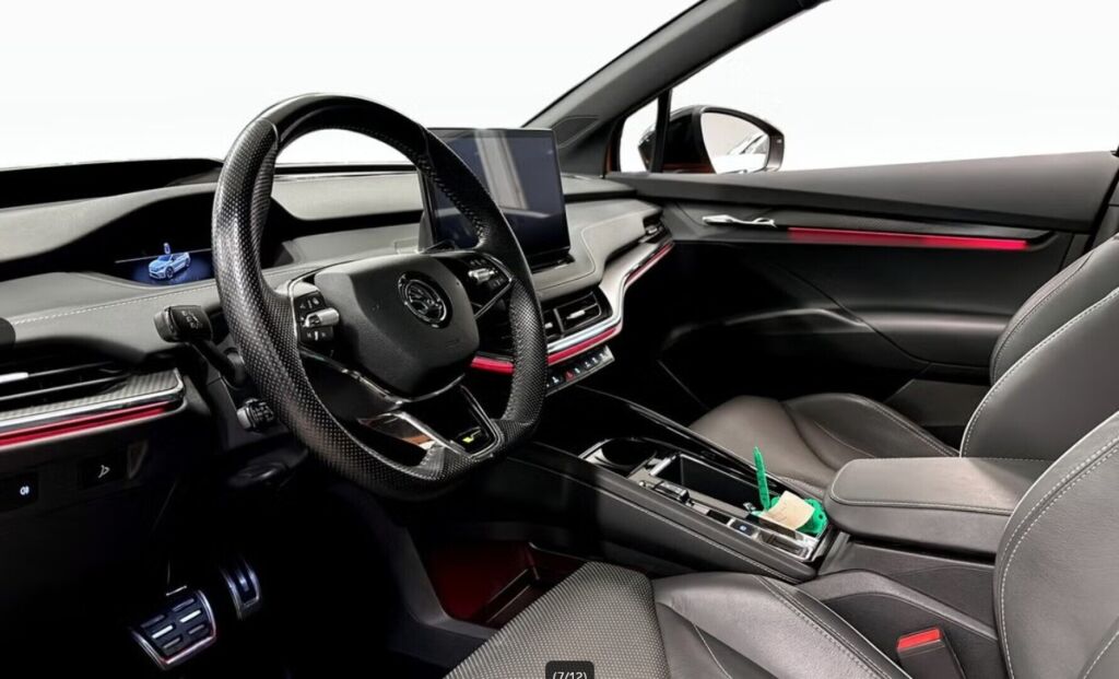 Skoda Enyaq 2023 Oranssi