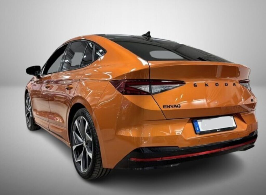 Skoda Enyaq 2023 Oranssi