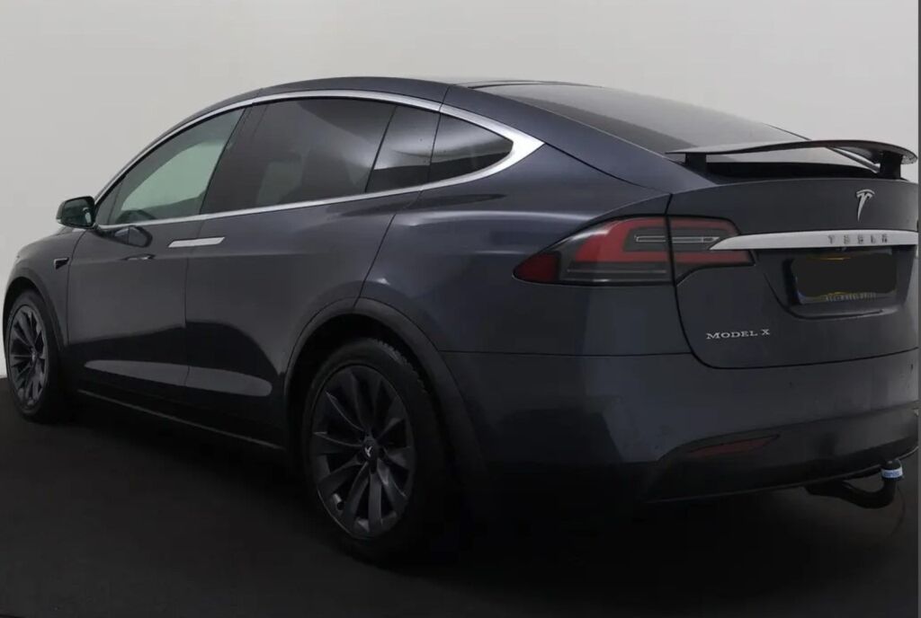 Tesla Model X 2018 