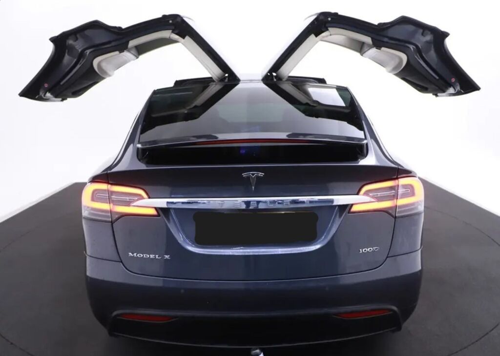 Tesla Model X 2018 