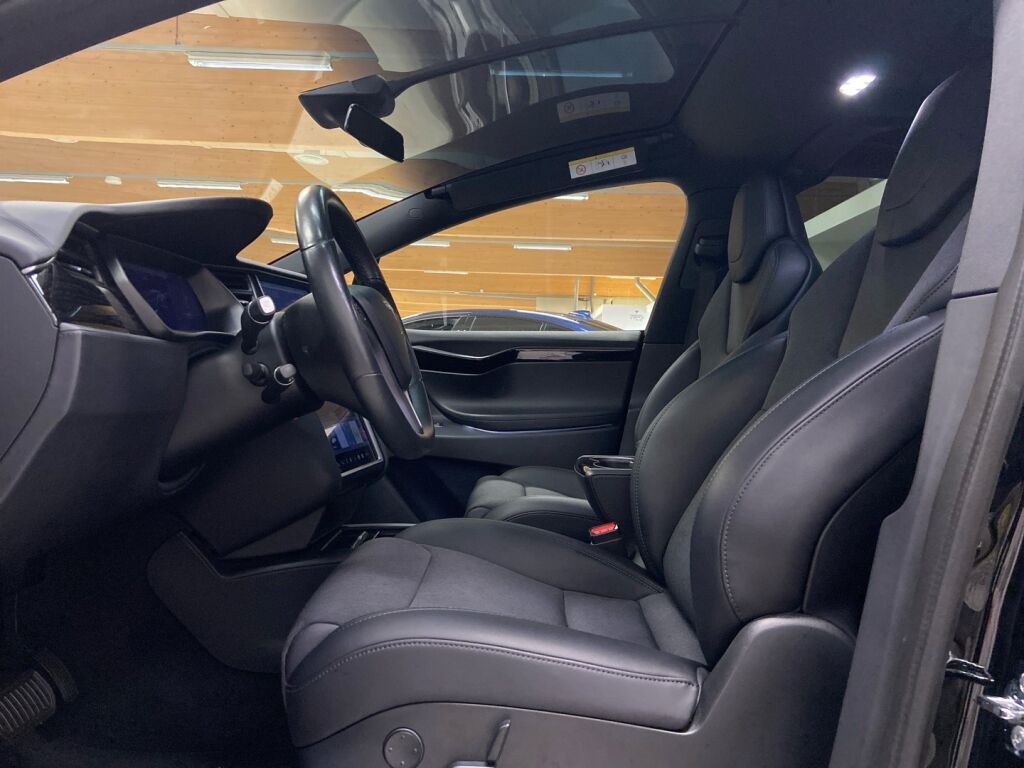 Tesla Model X 2019 