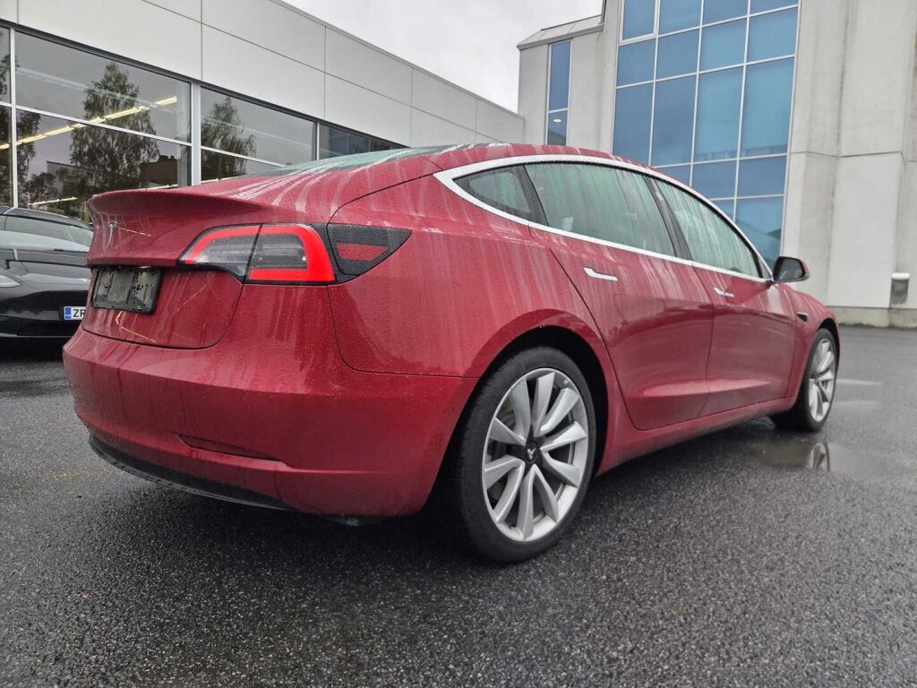 Tesla Model 3 2019 Punainen