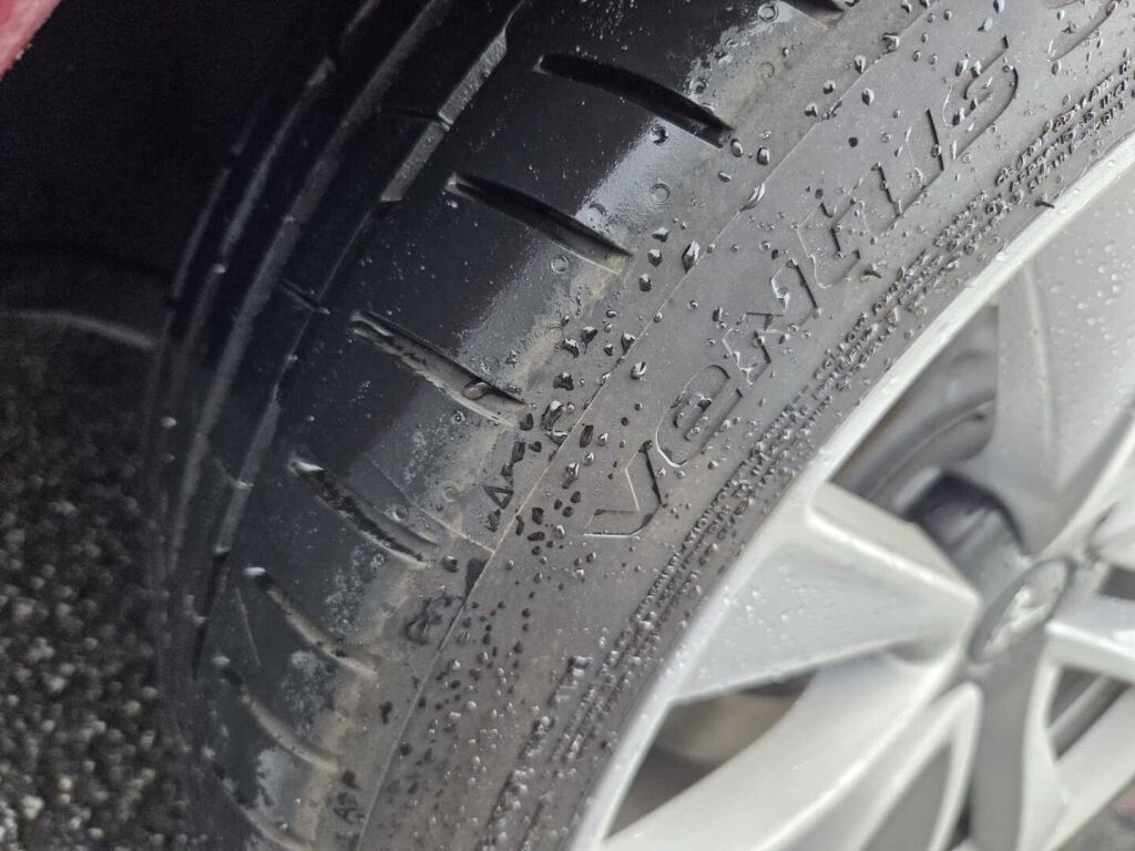 Tesla Model 3 2019 Punainen