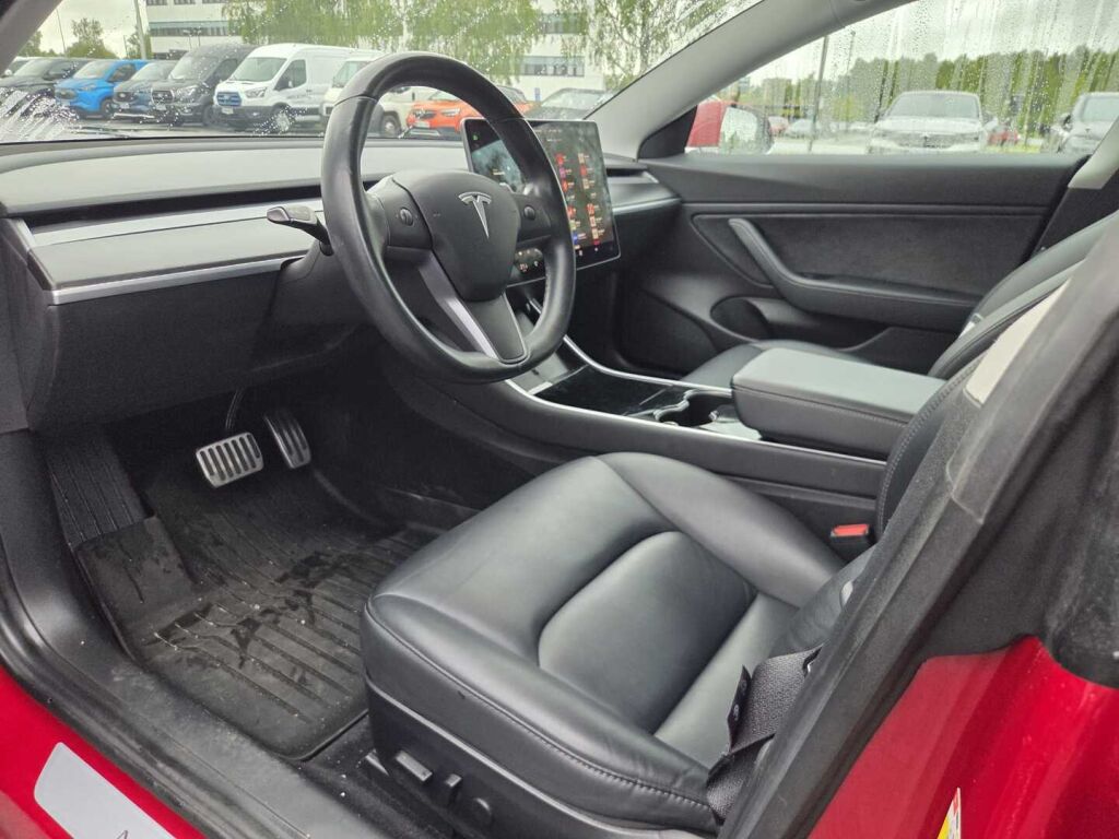 Tesla Model 3 2019 Punainen