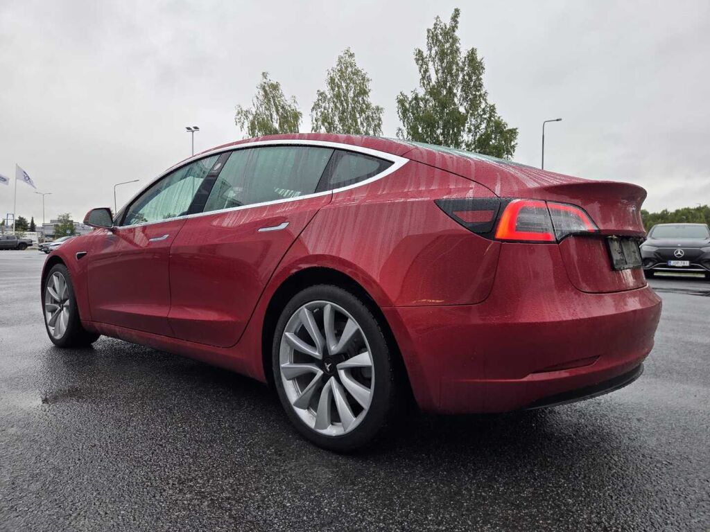 Tesla Model 3 2019 Punainen