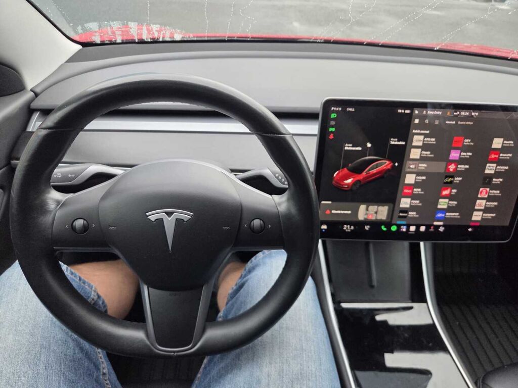 Tesla Model 3 2019 Punainen