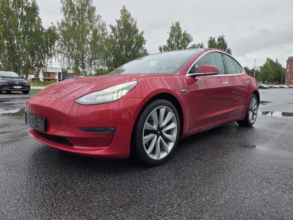 Tesla Model 3 2019 Punainen