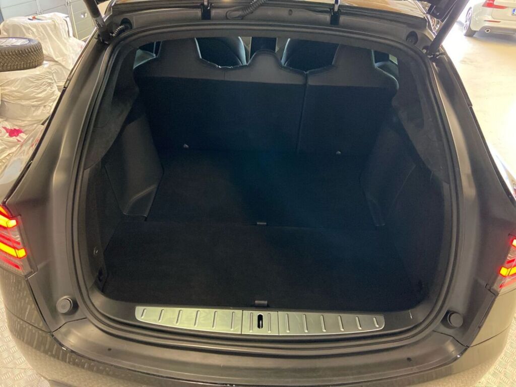 Tesla Model X 2020 