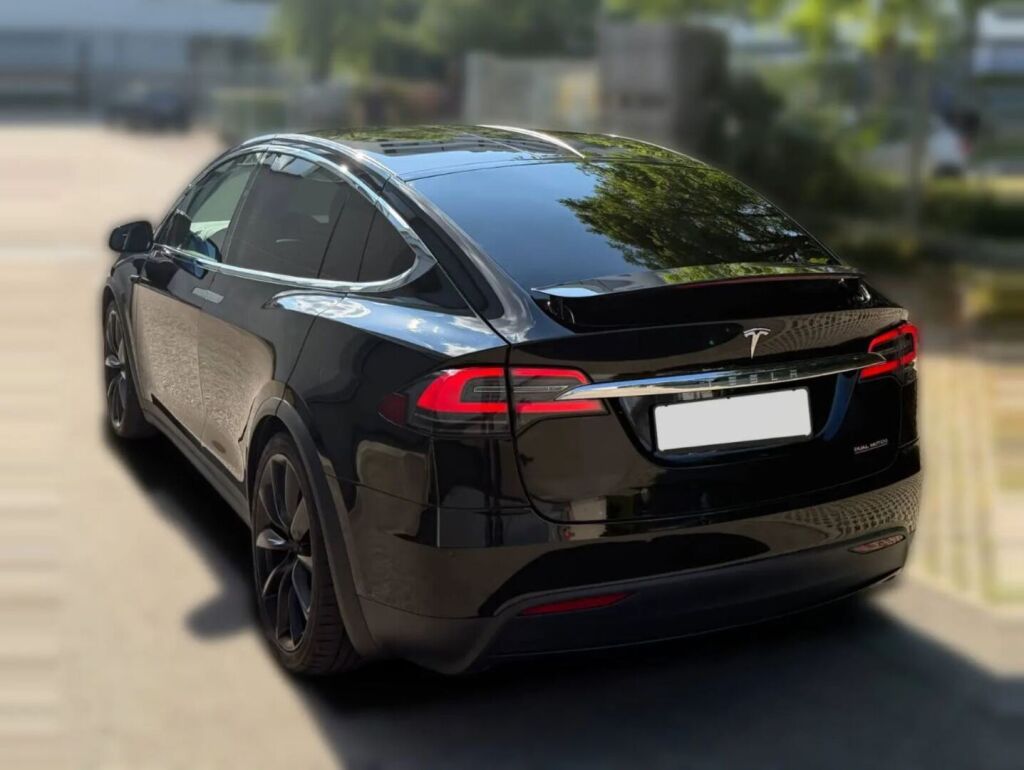 Tesla Model X 2020 