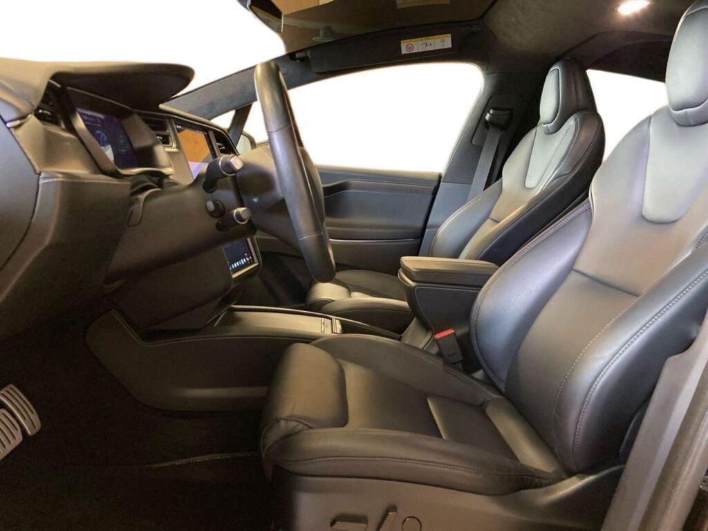 Tesla Model X 2020 
