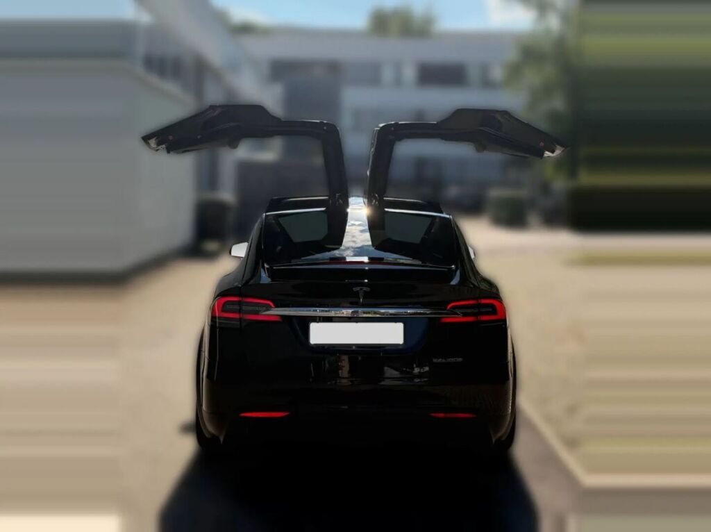 Tesla Model X 2020 