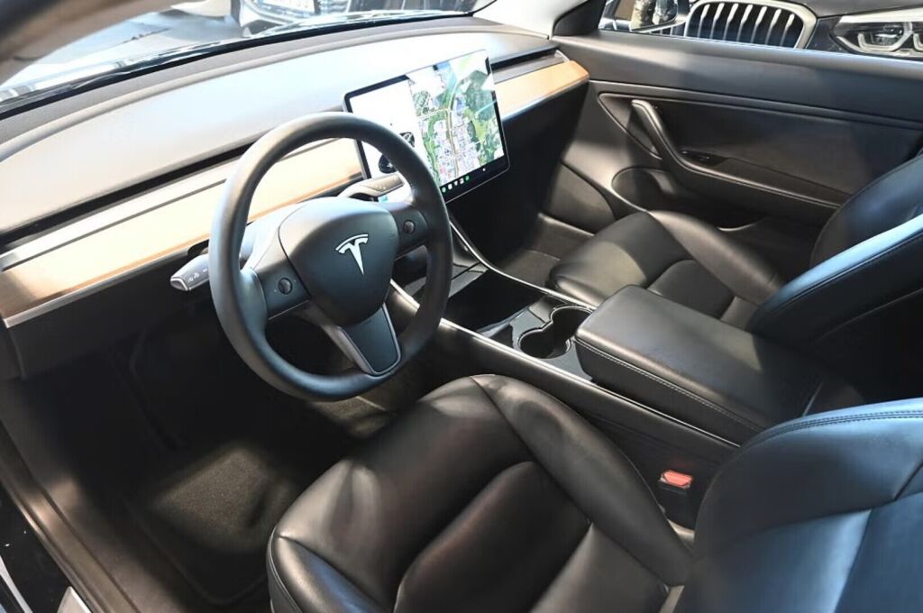 Tesla Model 3 2020 Musta