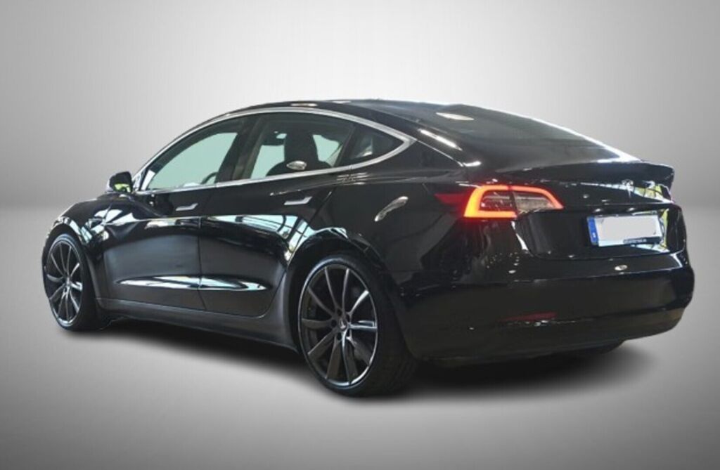 Tesla Model 3 2020 Musta