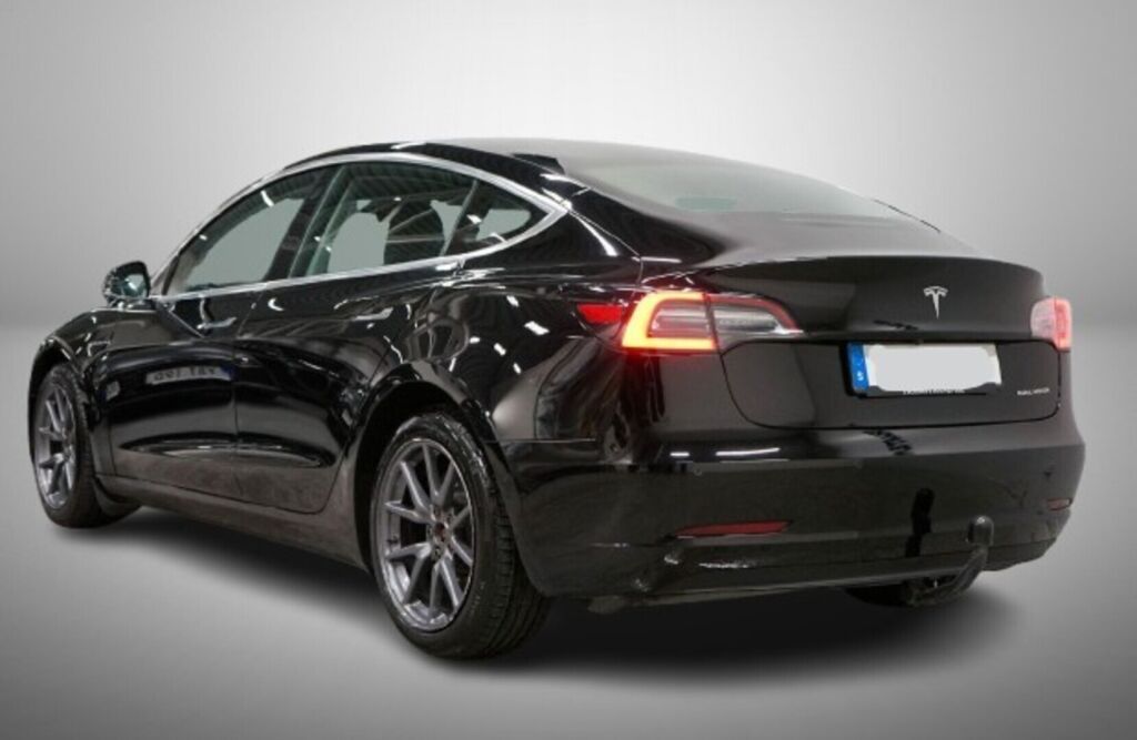 Tesla Model 3 2020 Musta