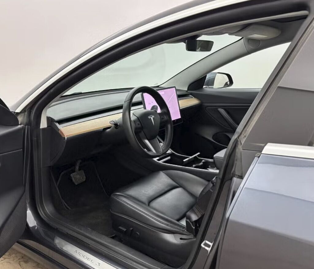 Tesla Model 3 2020 Harmaa