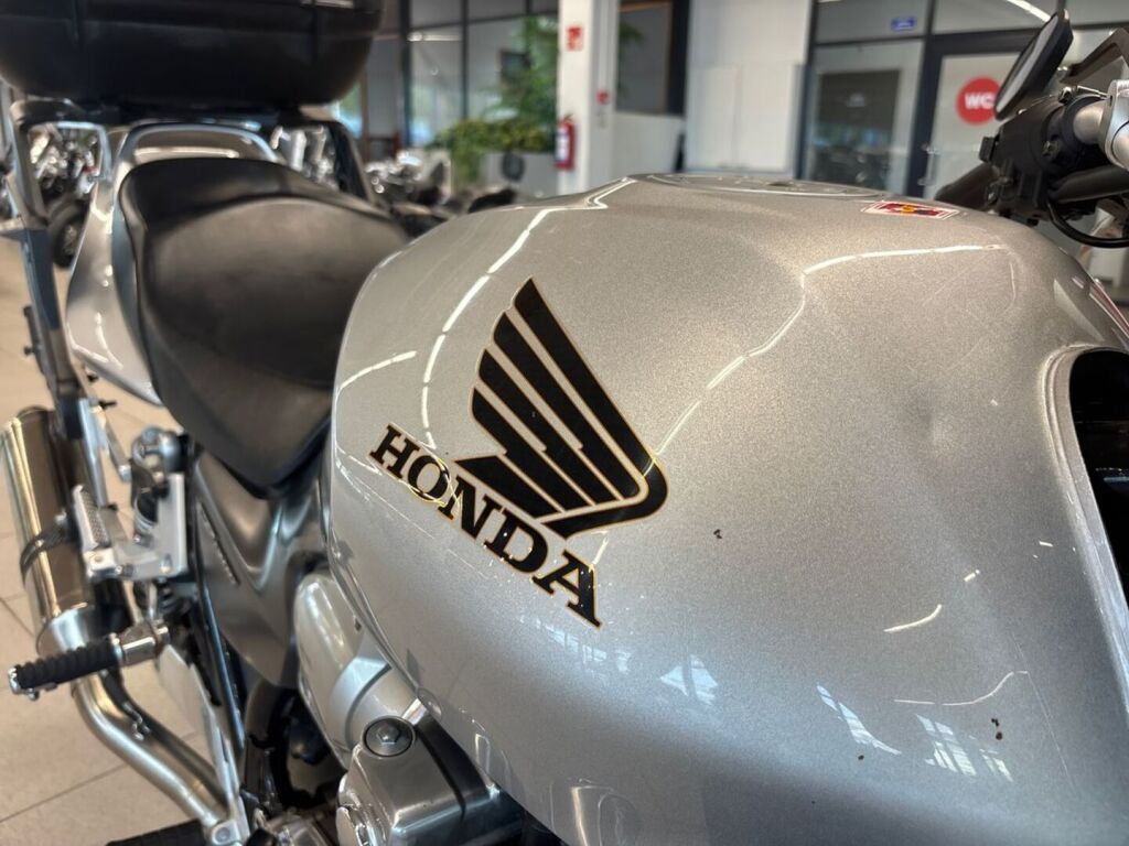 Honda CB 2004 