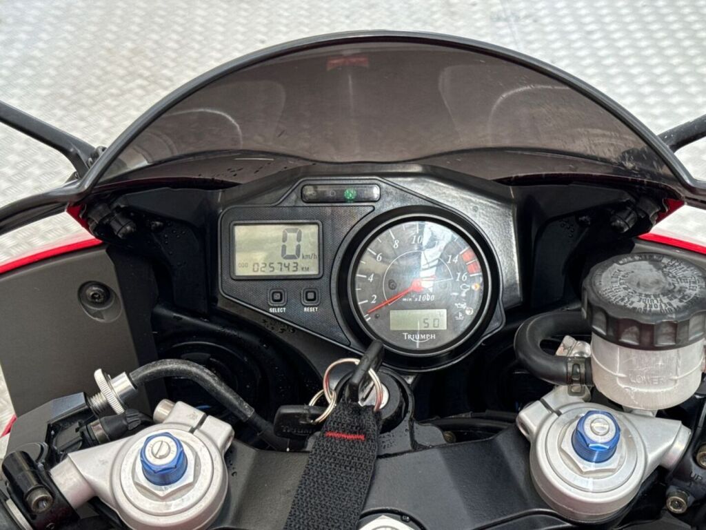 Triumph Daytona 2005 JV%O 270