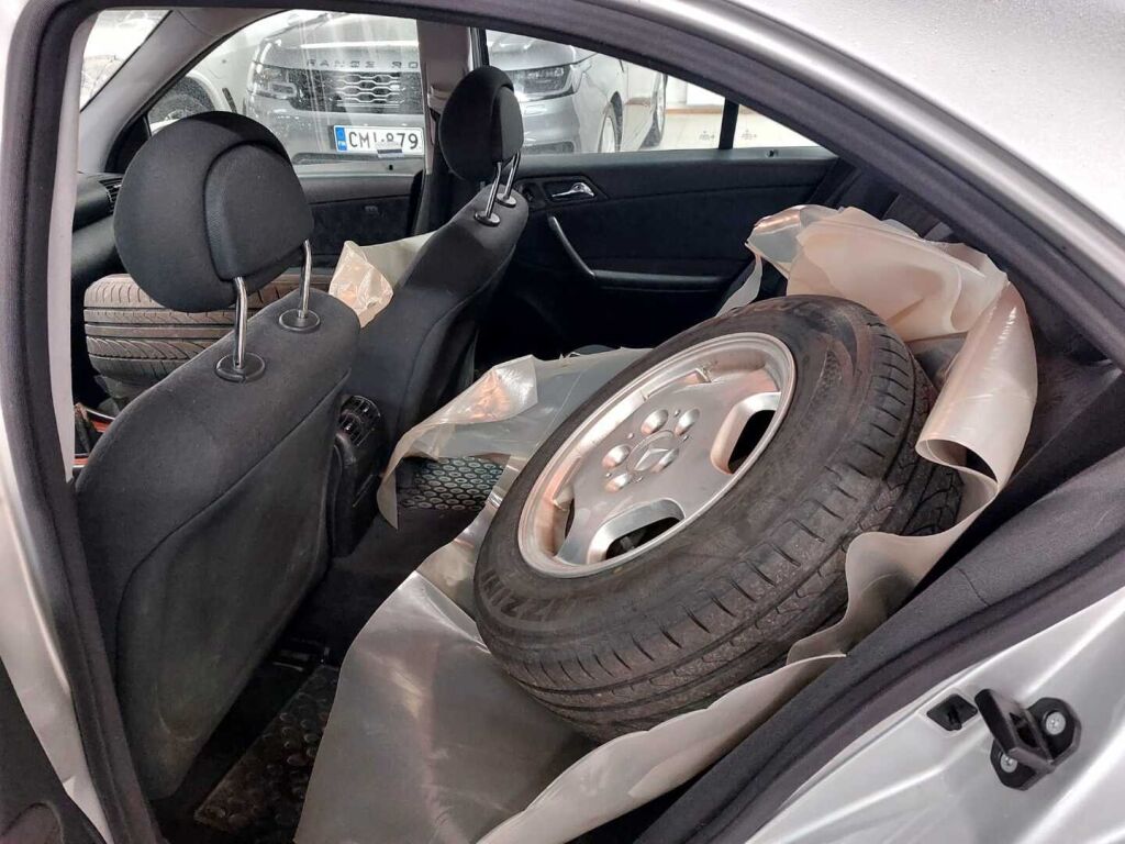 Mercedes-Benz C 2002 Harmaa