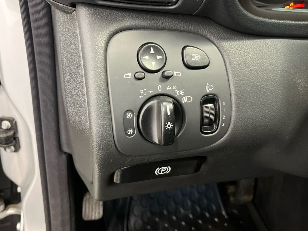 Mercedes-Benz C 2002 Harmaa