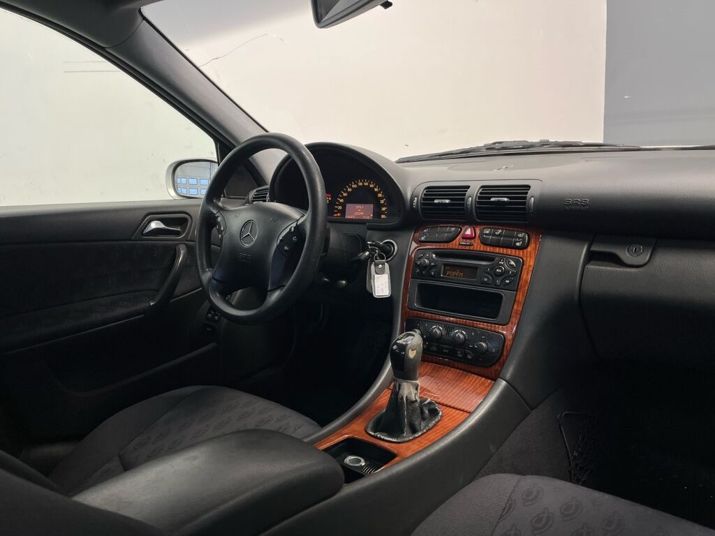Mercedes-Benz C 2002 Harmaa