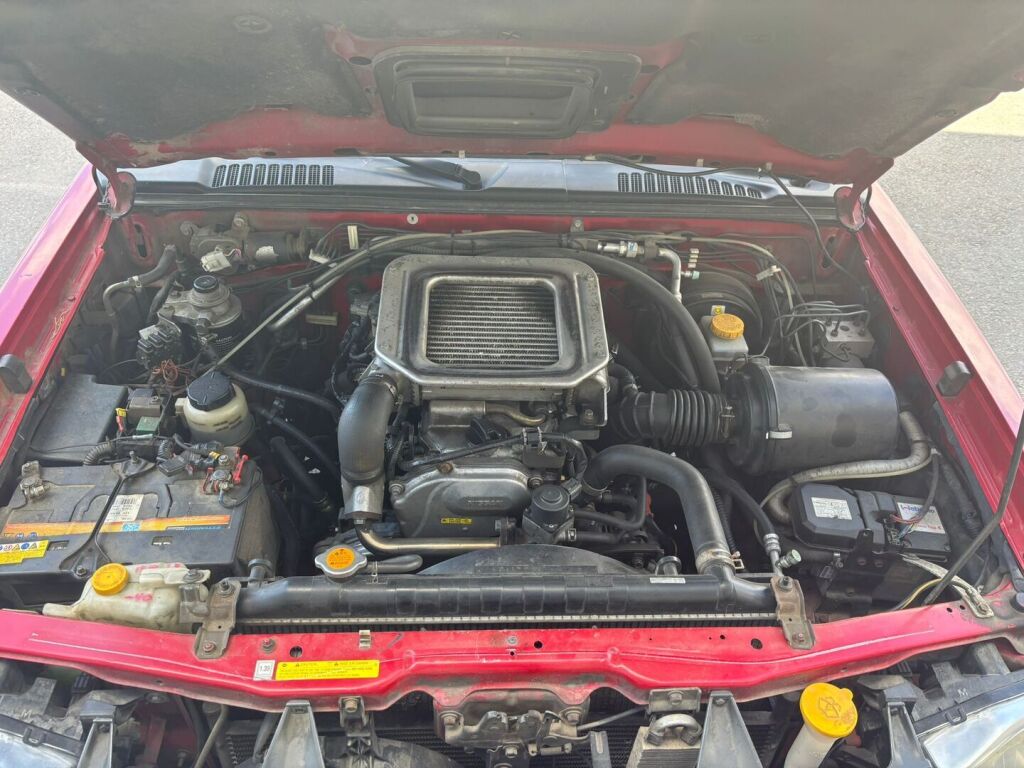 Nissan NP300 2003 Punainen