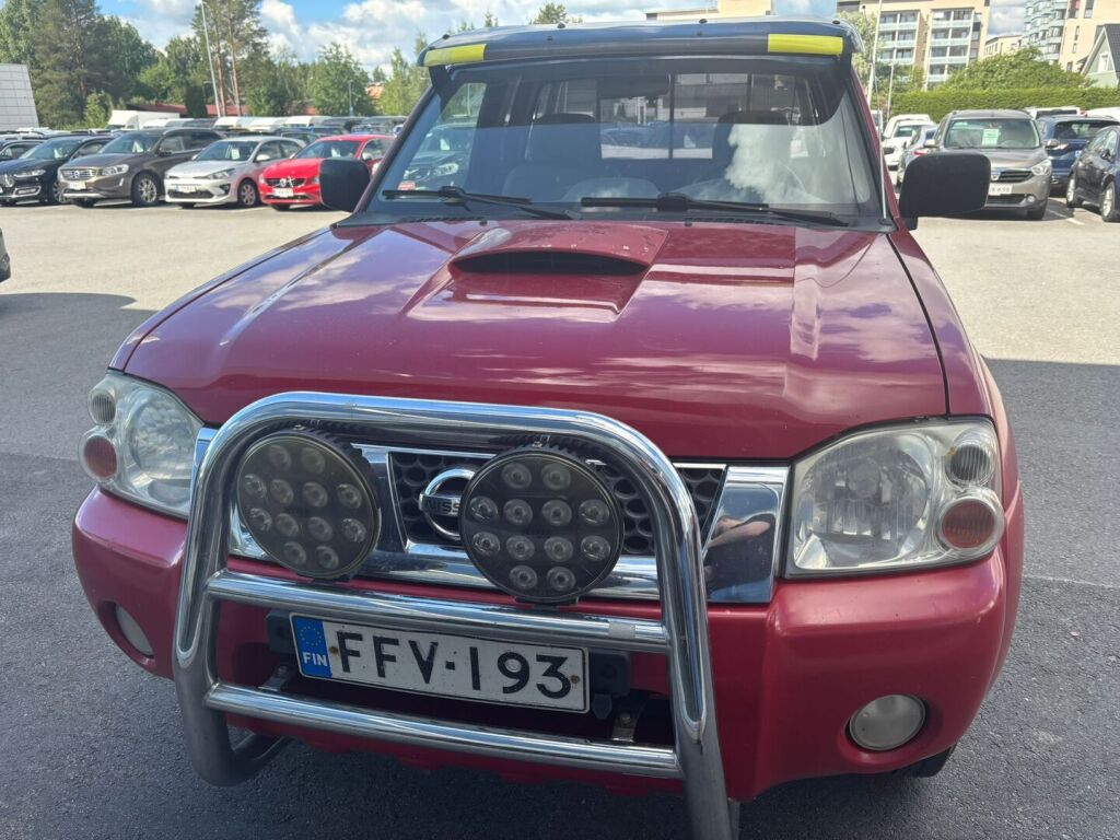 Nissan NP300 2003 Punainen