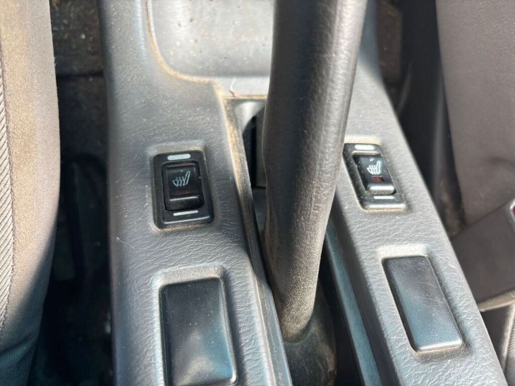 Nissan NP300 2003 Punainen