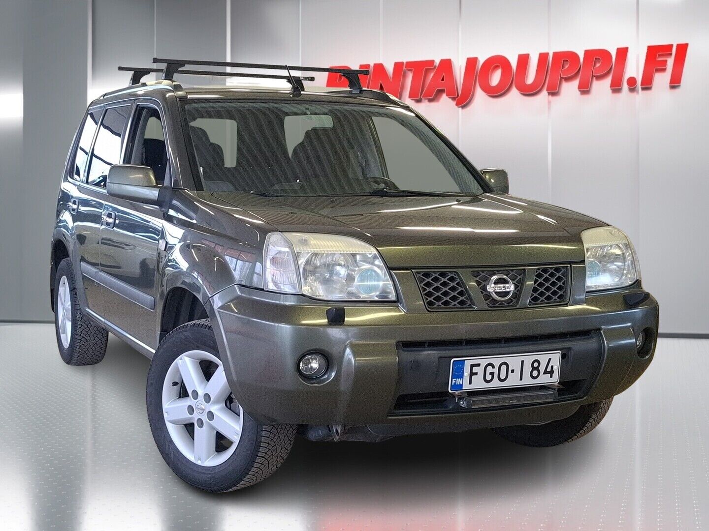 Vihreä Nissan X-TRAIL