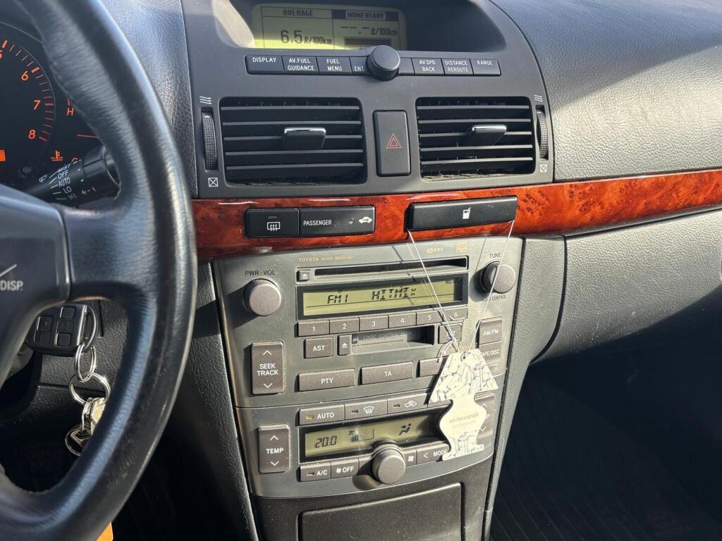 Toyota Avensis 2005 Harmaa