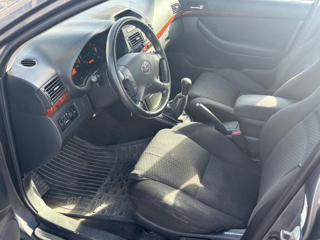 Toyota Avensis 2005 Harmaa